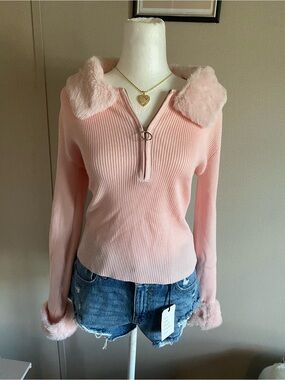 Cute pink Y2K fur trim sweater